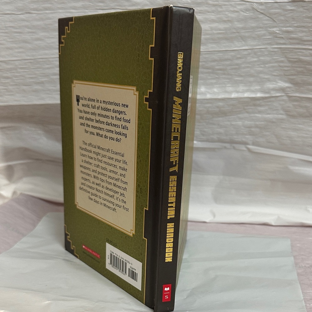 Minecraft Essential Handbook - Updated Edition - Picture 8 of 10